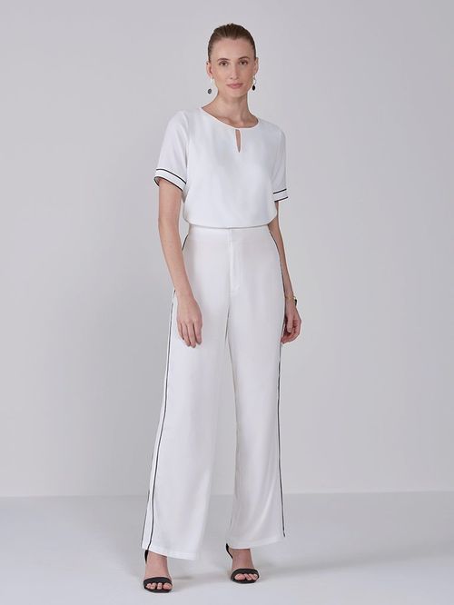 Blusa de Crepe Off White com Filete Preto Nagila