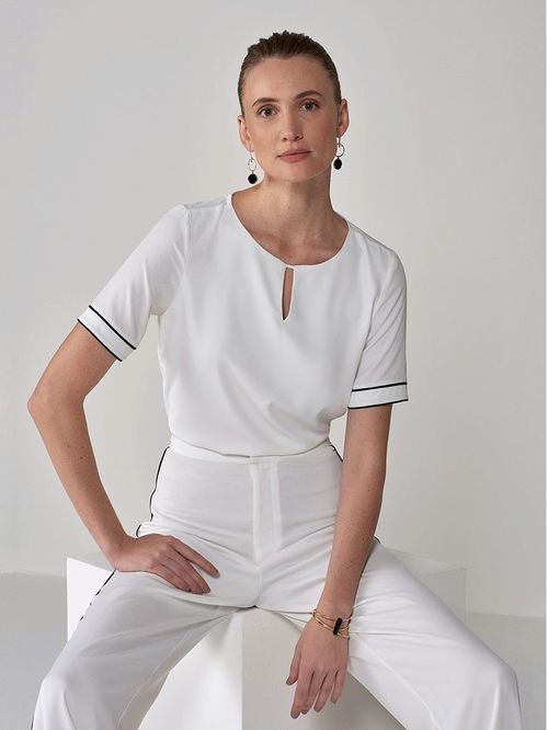 Blusa de Crepe Off White com Filete Preto Nagila