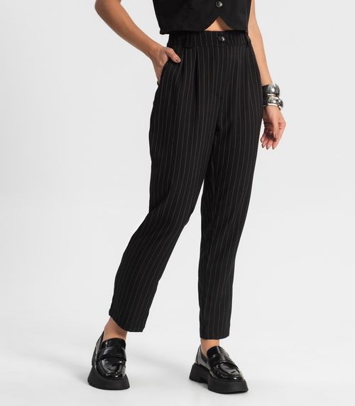 Calça Alfaiataria Cenoura De Risca Giz Style Box Preto
