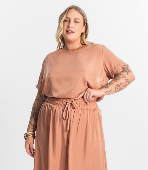 Blusa Acetinada Plus Size Secret Glam Marrom