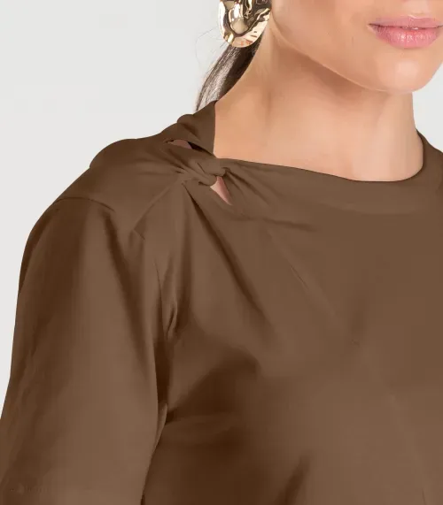 T- Shirt Feminina Com Detalhe em Nó Dianna Marrom