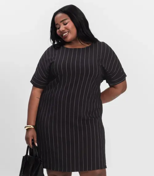 Vestido Plus Size em Visco Listras Secret Glam Preto