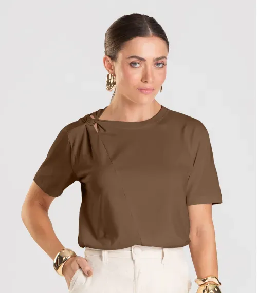 T- Shirt Feminina Com Detalhe em Nó Dianna Marrom