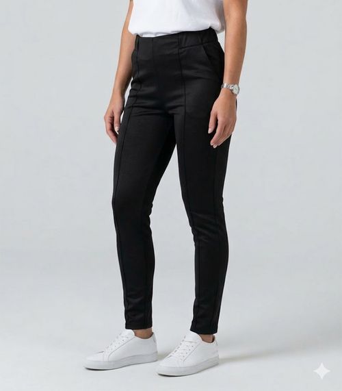 Legging Feminina Recorte Na Frente Infinita Cor Preto