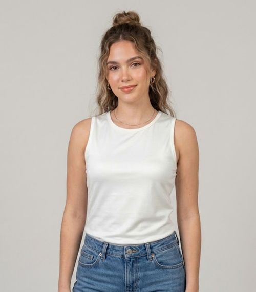 Regata Feminina Com Friso Nas Cavadas Infinita Cor Bege