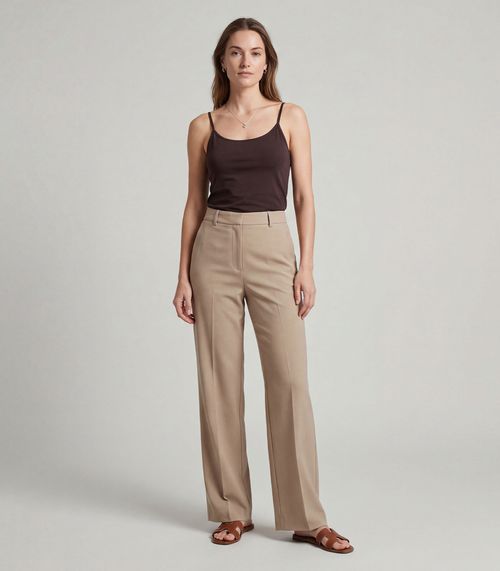 Blusa Feminina Com Decote Em V Infinita Cor Marrom