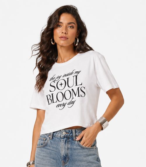 Blusa Feminina Com Estampa De Frase Infinita Cor Bege